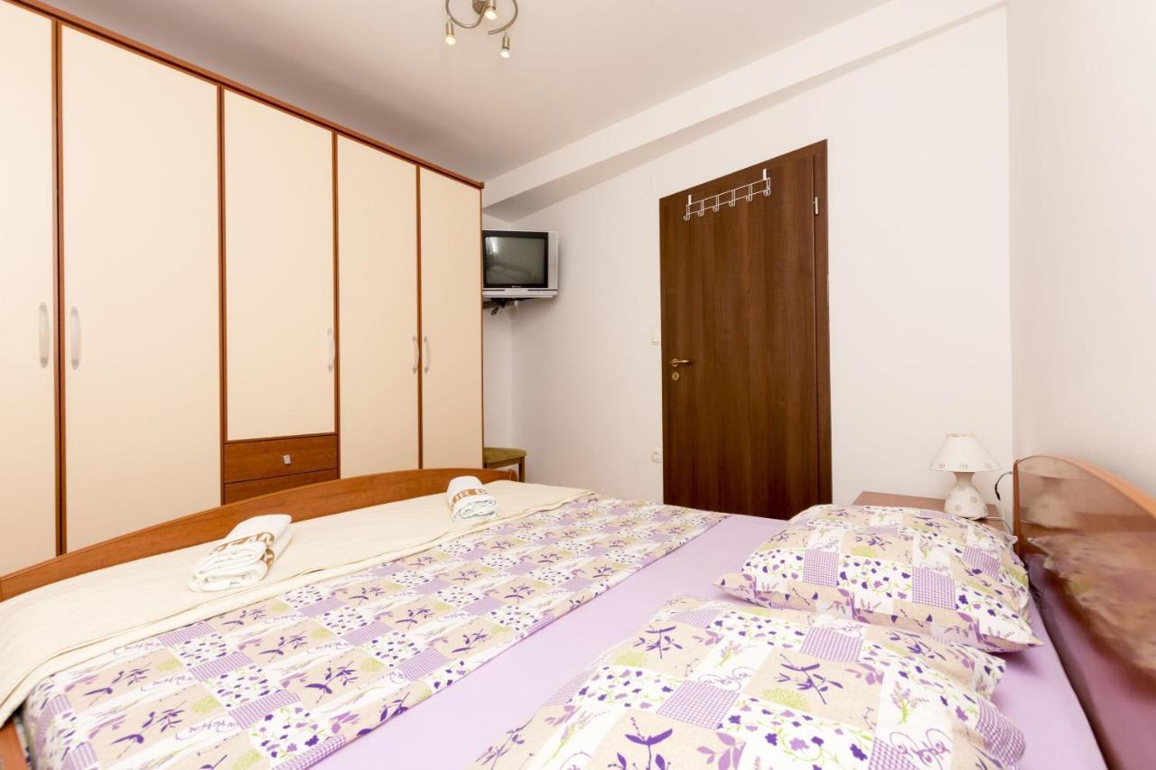 Apartment Mira Omis