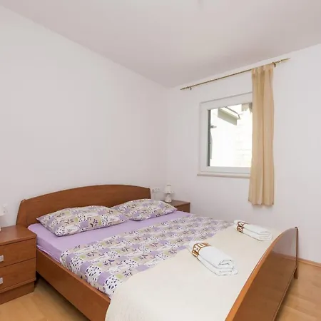 Apartments Mira Omis Exterior photo