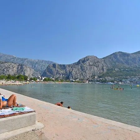 Apartments Mira Omis Exterior photo