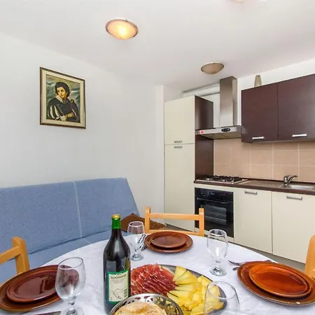 Apartments Mira Omis Exterior photo