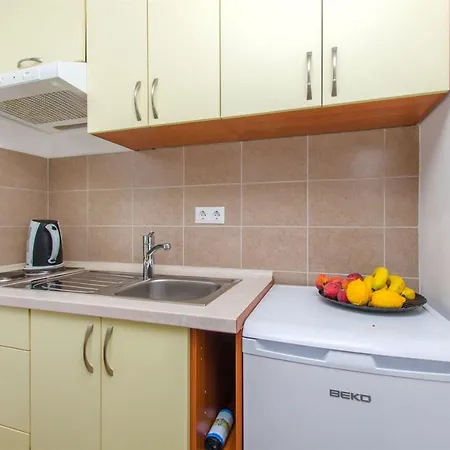 Apartments Mira Omis Exterior photo
