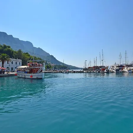 Apartments Mira Omis Exterior photo